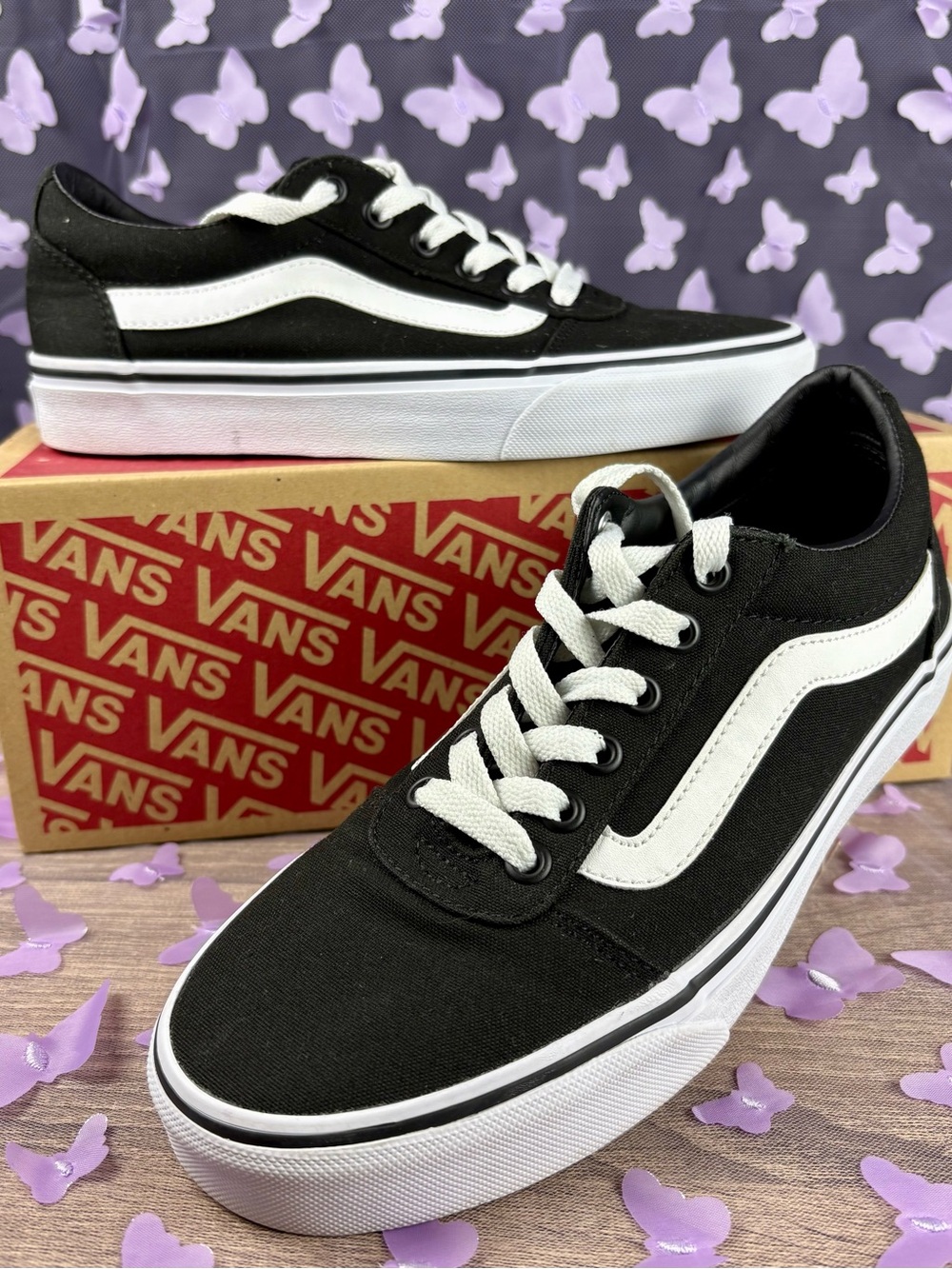 Vans Women’s Black & White Low Top Skate Shoes